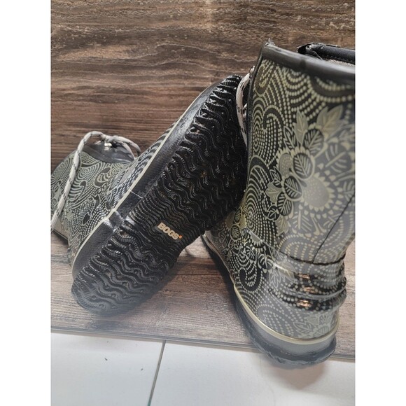 🔴 BOGS Women's 2 Eye Lace Black Batik Rubber Mid Calf Boots Size 7 - Picture 4 of 6